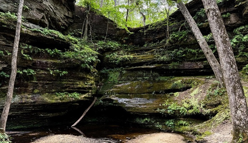Hickory Canyons Dry Waterfall
